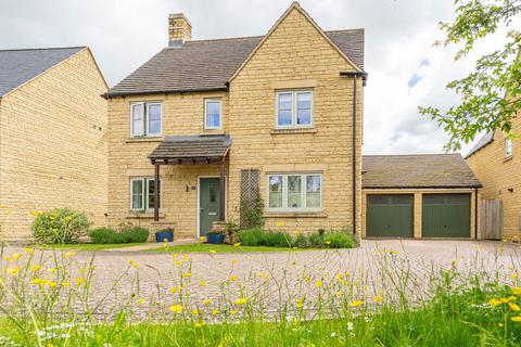 4 bedroom detached house for sale, Andrews Close, Tetbury