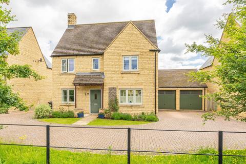 4 bedroom detached house for sale, Andrews Close, Tetbury