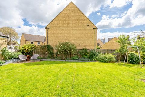 4 bedroom detached house for sale, Andrews Close, Tetbury