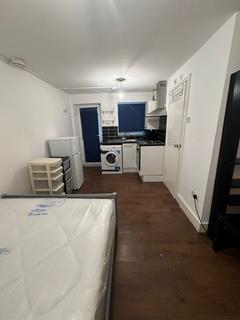 Studio to rent, Heath Road, Hounslow TW3