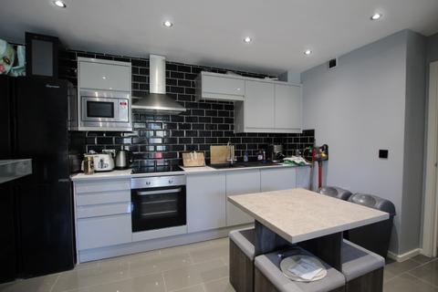 2 bedroom flat for sale, The Thistle House,  Bramble Court, Millbrook