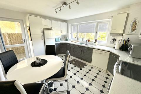 3 Benning Close, Windsor, SL4 4YS