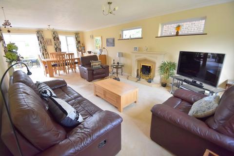 3 Benning Close, Windsor, SL4 4YS