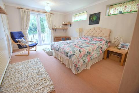 3 Benning Close, Windsor, SL4 4YS