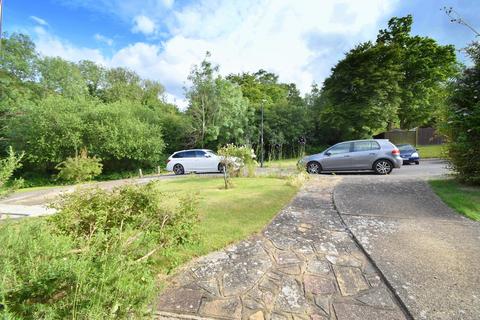 3 Benning Close, Windsor, SL4 4YS