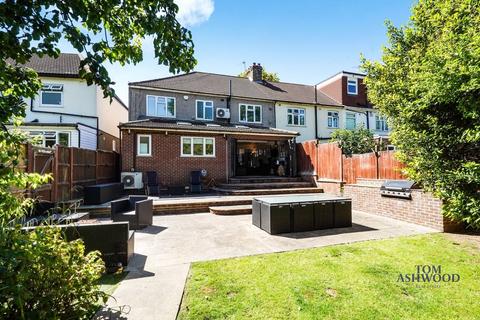 4 bedroom end of terrace house for sale, Lyndhurst Drive, Hornchurch, Essex, RM11