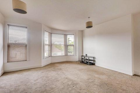 1 bedroom flat for sale, Woodfield Road, Benfleet, SS7