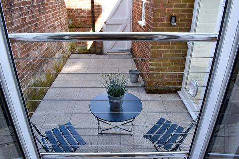8 Brunswick Place, Lymington, SO41 9EQ