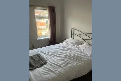 2 bedroom end of terrace house to rent, Widnes, Widnes WA8