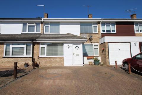 3 bedroom semi-detached house to rent, Kelvedon Close, CM11