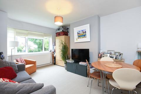 2 bedroom flat to rent, Braeside Avenue Wimbledon SW19
