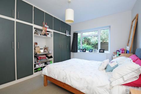 2 bedroom flat to rent, Braeside Avenue Wimbledon SW19