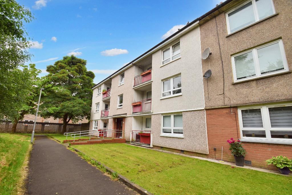 Dundee Path, Cardonald, Glasgow, G52 3RP 2 bed flat - £65,000