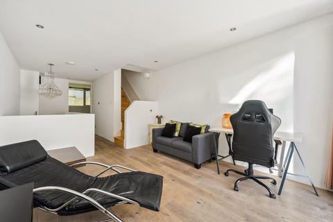 3 bedroom terraced house to rent, Ruston Mews, London, W11