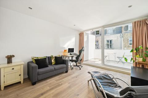 3 bedroom terraced house to rent, Ruston Mews, London, W11