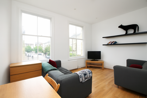 4 bedroom flat to rent, Roden Street, Islington, N7