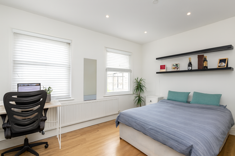 4 bedroom flat to rent, Roden Street, Islington, N7