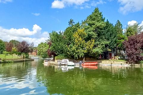 3 bedroom detached bungalow for sale, Riverside - Wraysbury, Berkshire