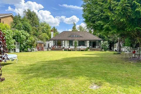 3 bedroom detached bungalow for sale, Riverside - Wraysbury, Berkshire