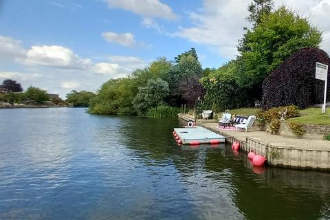 3 bedroom detached bungalow for sale, Riverside - Wraysbury, Berkshire