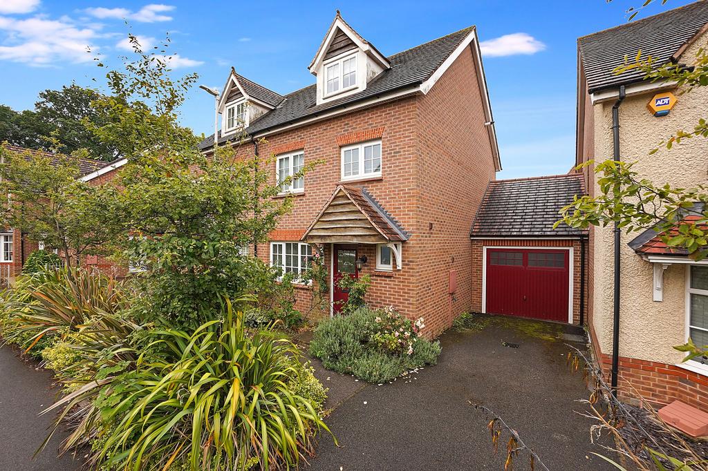 Keele Avenue, Maidstone, ME15 4 bed semidetached house for sale £400,000