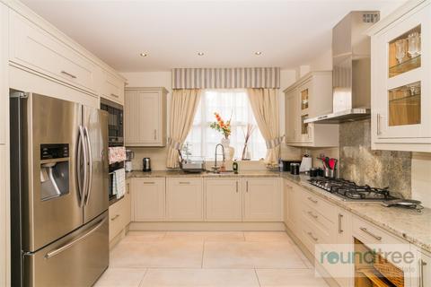 2 Corrigan Close, London, NW4 1TF