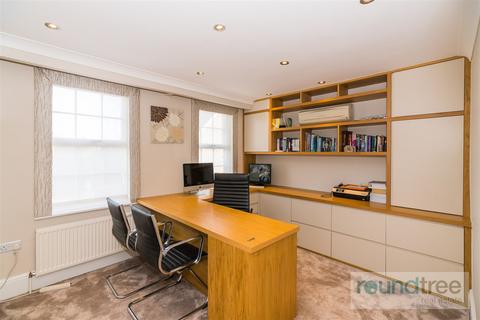 2 Corrigan Close, London, NW4 1TF