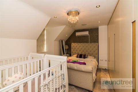 2 Corrigan Close, London, NW4 1TF