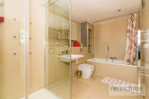 2 Corrigan Close, London, NW4 1TF