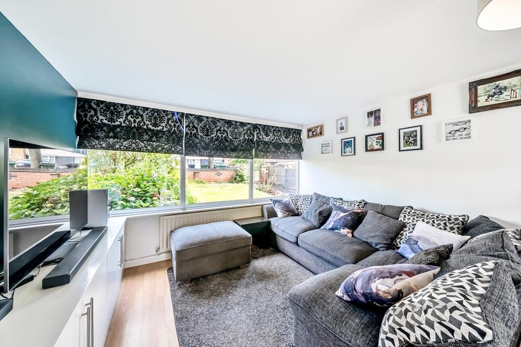 Gloucester Crescent, Wigston LE18 3 bed terraced house for sale £230,000