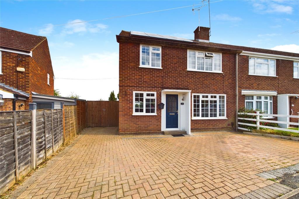 Brockley Close, Tilehurst, Reading... 3 bed semidetached house for
