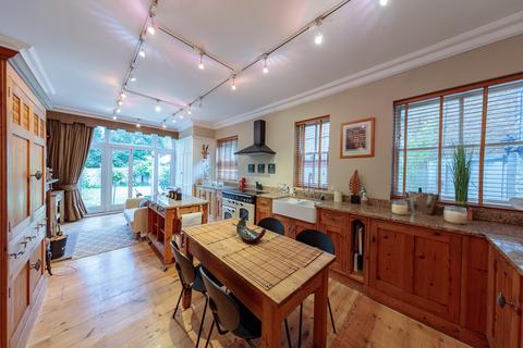 6 Wanstead Place, London, E11 2SW