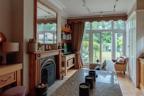 6 Wanstead Place, London, E11 2SW