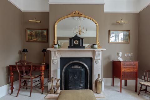 6 Wanstead Place, London, E11 2SW