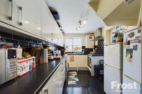 19 Comet Road, Stanwell, Staines-upon-thames, TW19 7HP