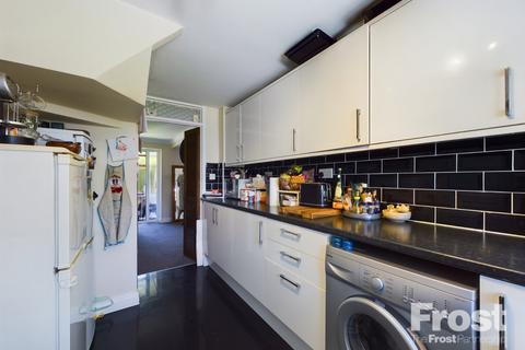 19 Comet Road, Stanwell, Staines-upon-thames, TW19 7HP