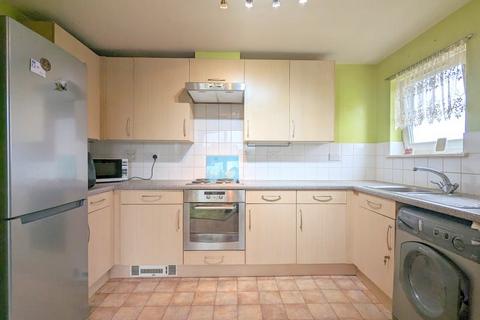 2 bedroom flat for sale, Bedfont Lane, Feltham, TW13