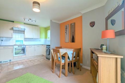 2 bedroom flat for sale, Bedfont Lane, Feltham, TW13