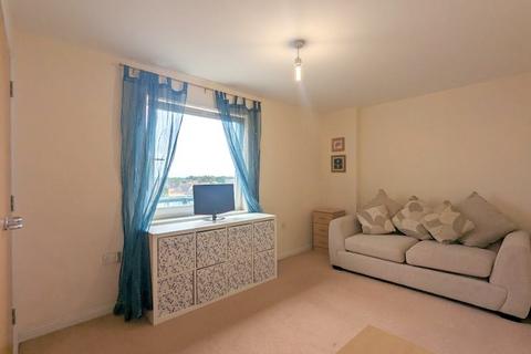 2 bedroom flat for sale, Bedfont Lane, Feltham, TW13