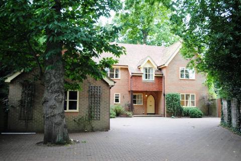 5 bedroom detached house to rent, The Riding, Woking GU21