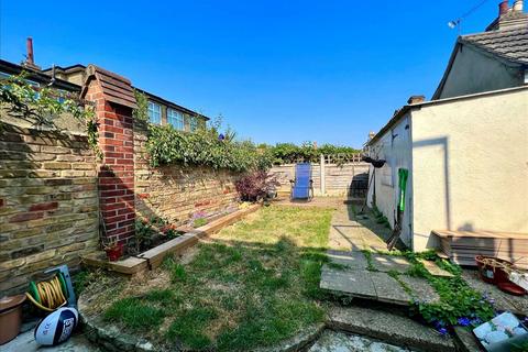 2 bedroom apartment for sale, Leigh on Sea SS9