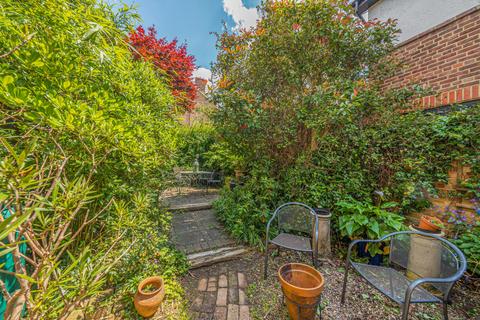 70a Park Road, Kingston Upon Thames, KT2 6AR