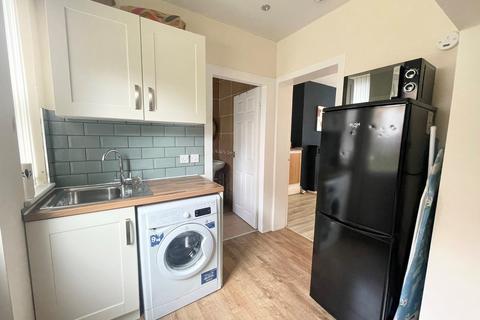 2 bedroom flat to rent, Holderness Road, Howdon, NE28