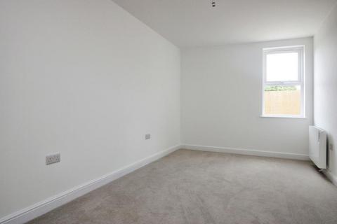 2 bedroom flat to rent, Chester Park Road, Bristol BS16