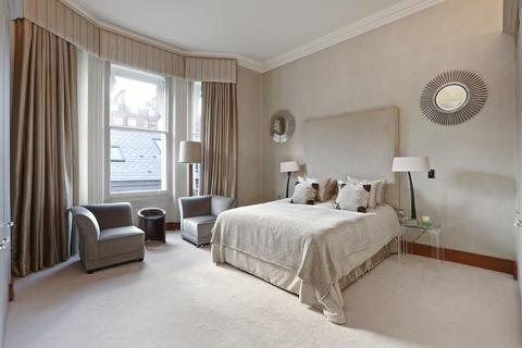 3 bedroom flat to rent, Pont Street, London, SW1X
