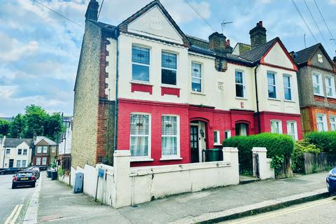 4 bedroom end of terrace house for sale, Sandrock Road, London, SE13