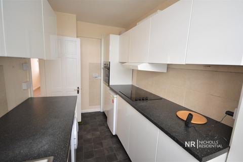 2 bedroom flat for sale, Hook Road, Chessington, Surrey. KT9 1EL