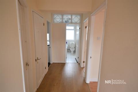 389a Hook Road, Chessington, KT9 1EL
