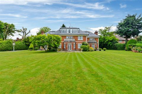 3 bedroom penthouse for sale, Grove Road, Beaconsfield, Buckinghamshire, HP9