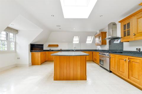 3 bedroom penthouse for sale, Grove Road, Beaconsfield, Buckinghamshire, HP9